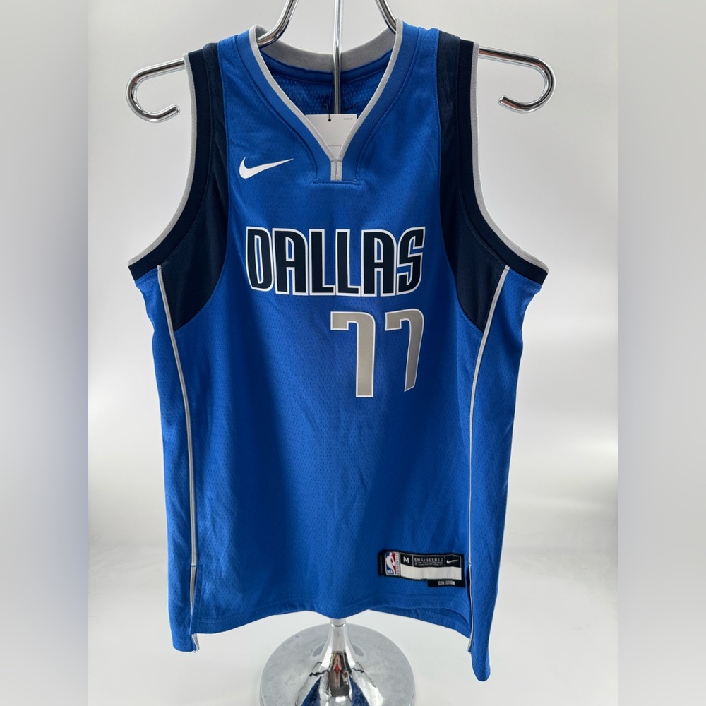 Dallas Maverick’s Nike Jersey Luka Doncic #77 Youth XL 18/20 Basketball Sports